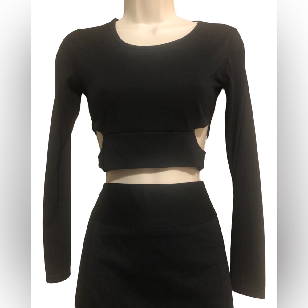 SOUTH STORE Ladies Small Cut Out Long Sleeve Crop Top.